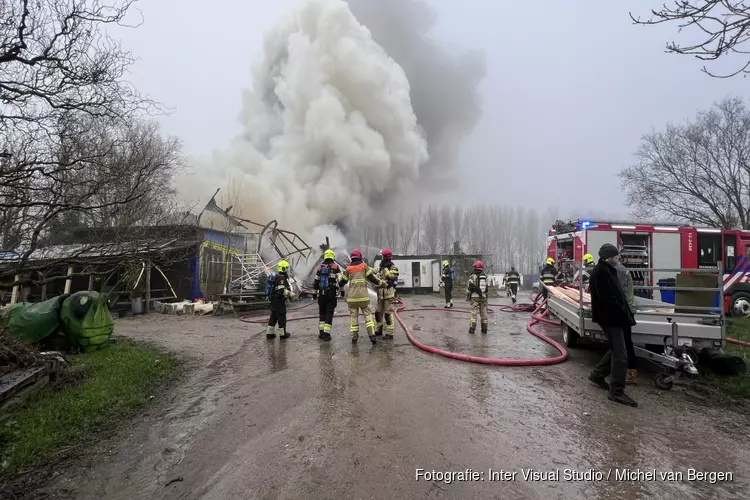 Veel rook bij loodsbrand op Ruigoord