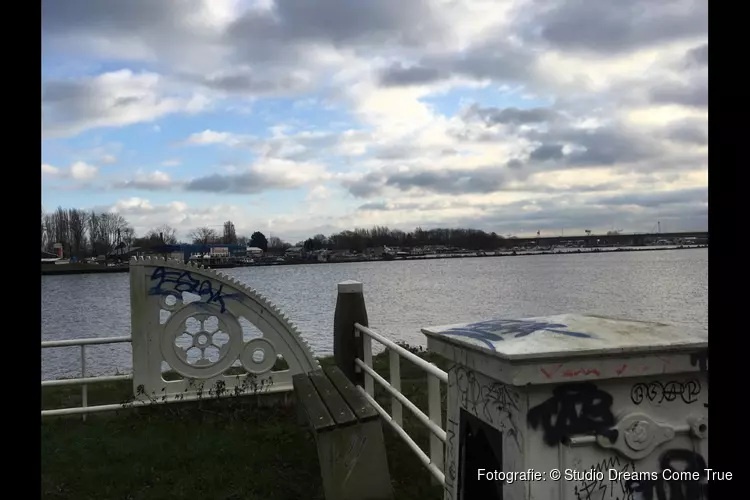 Laat Rijkswaterstaat monument verloederen?