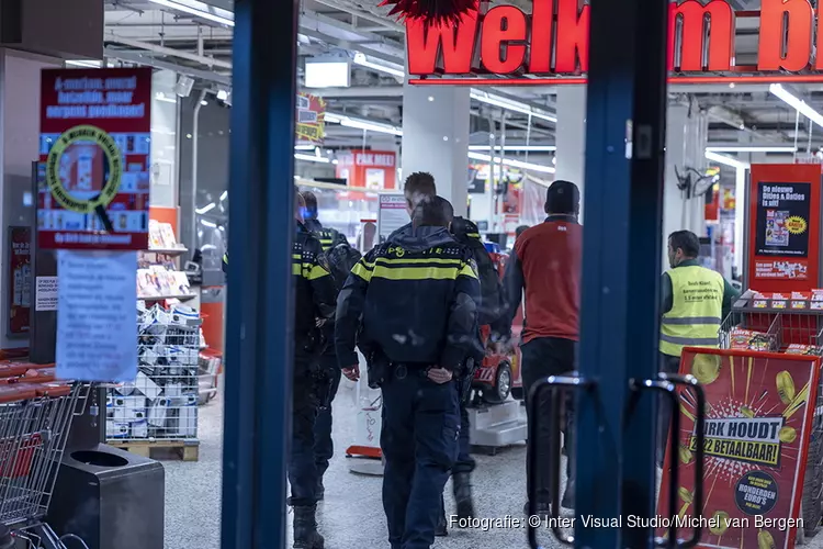 Recherche zoekt getuigen poging overval supermarkt