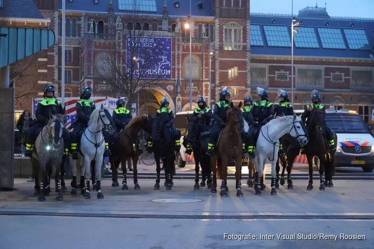 Veroordelingen voor openlijke geweldpleging tijdens verboden demonstratie Museumplein