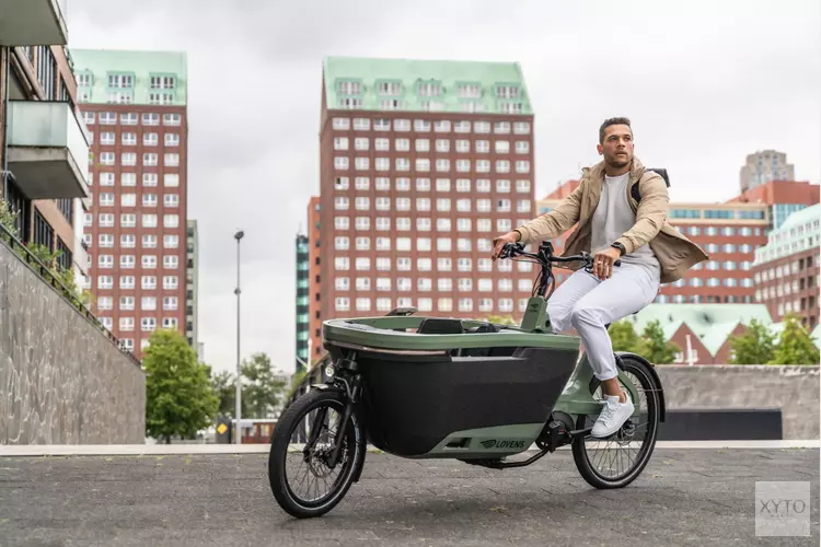 E-cargobike van Lovens schittert in een Instagram Experience, The Upside Down Amsterdam