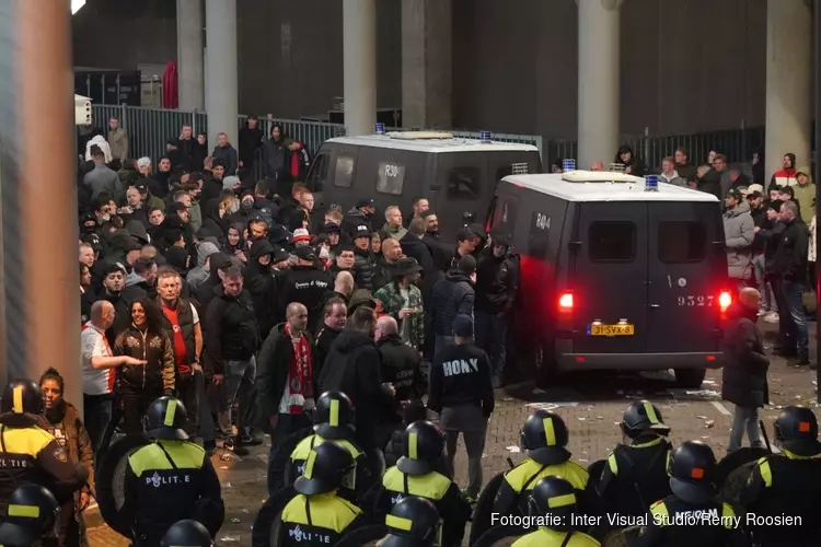 Politie treedt op voorafgaand aan wedstrijd Ajax –Benfica