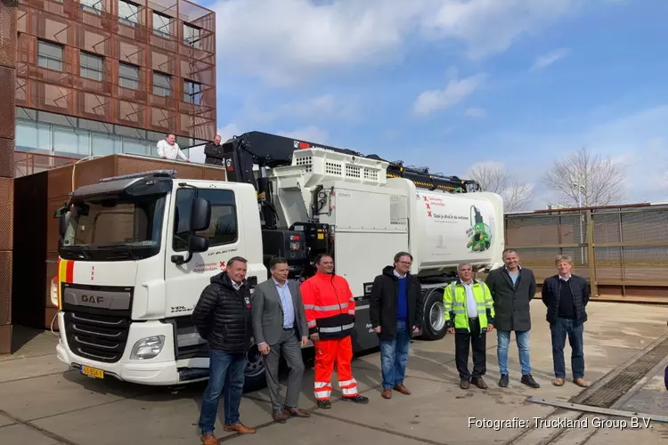 Truckland levert twee elektrische DAF CF huisvuilwagens aan de Gemeente Amsterdam