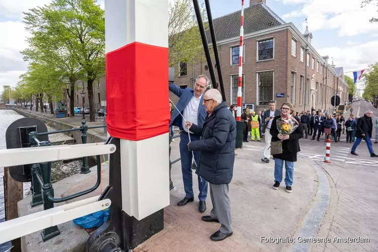 Walter Süskindbrug compleet vernieuwd en terug naast de Amstel