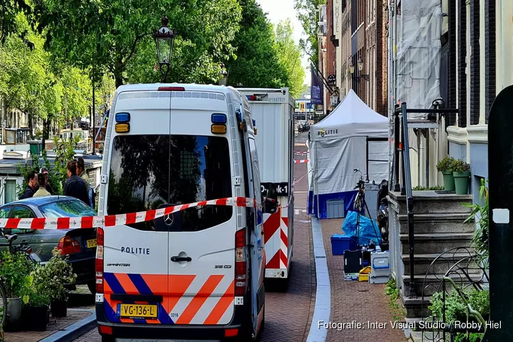 Dode aangetroffen op de Singel in Amsterdam: Politie gaat uit van misdrijf