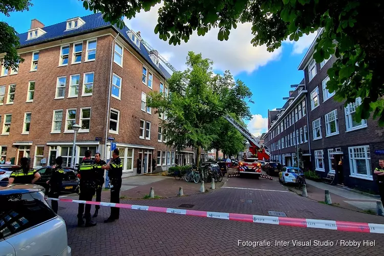 Brand op dak van woning in Bos en Lommer