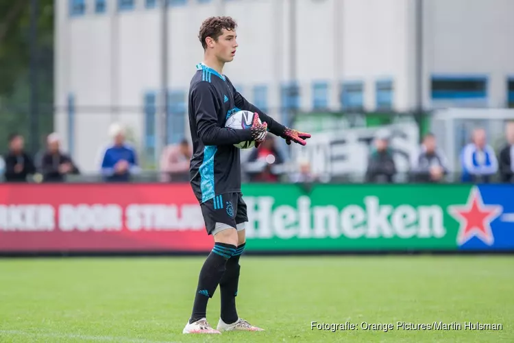 Ajax contracteert Tommy Setford