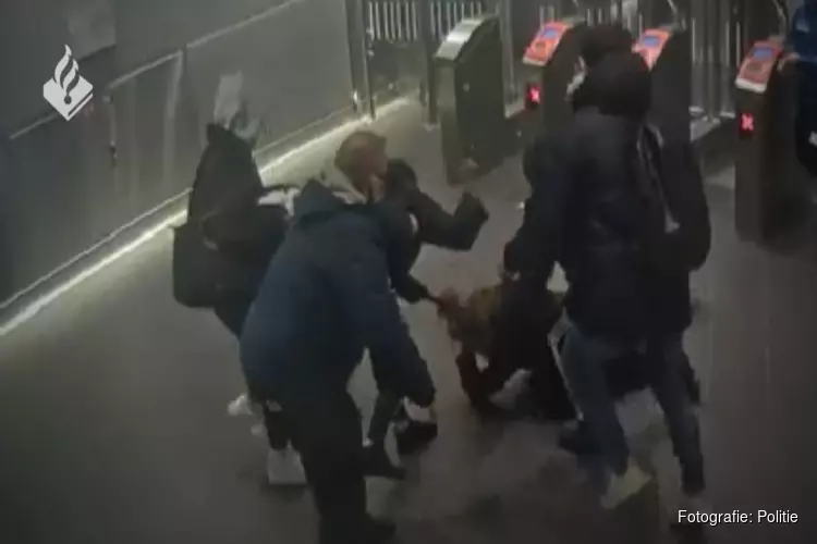 Jonge verdachte geweldplegers op metrostations, opgepakt