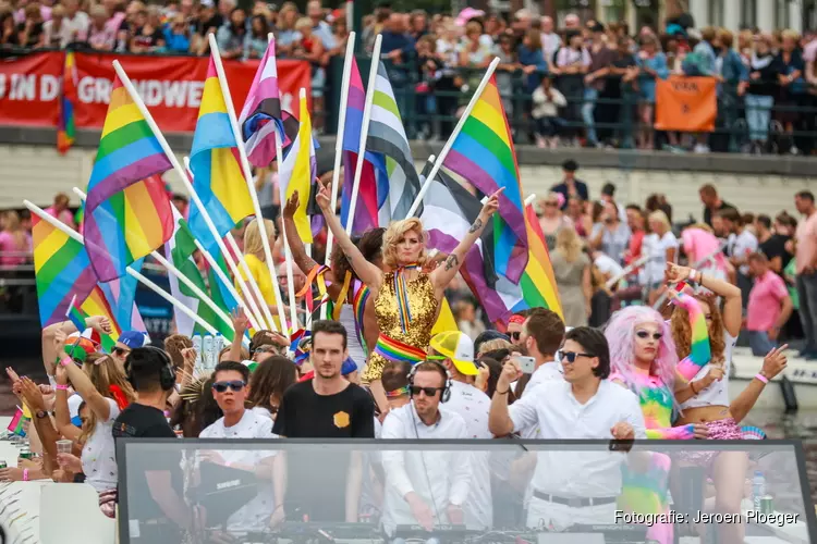 Provincies varen voor het eerst mee met botenparade Pride Amsterdam