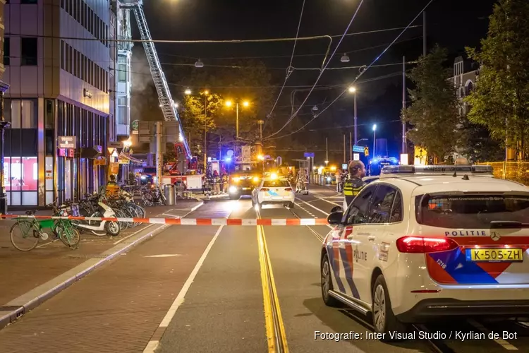 Brand na explosie bij panden aan Vijzelgracht