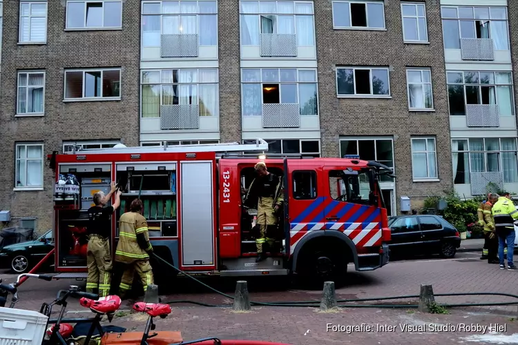 Gewonden bij woningbrand in Bos en Lommer