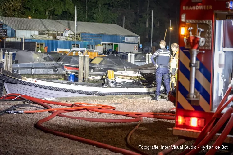 Explosie op boot in Amsterdam-Zuid