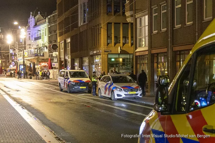 Hulpdiensten groots uitgerukt na melding schietpartij Amstelstraat