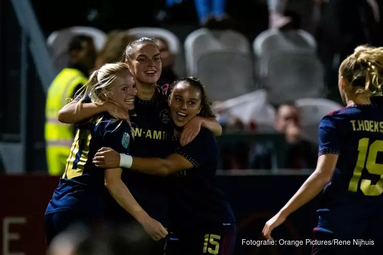 Ajax Vrouwen spelen knap gelijk bij Arsenal