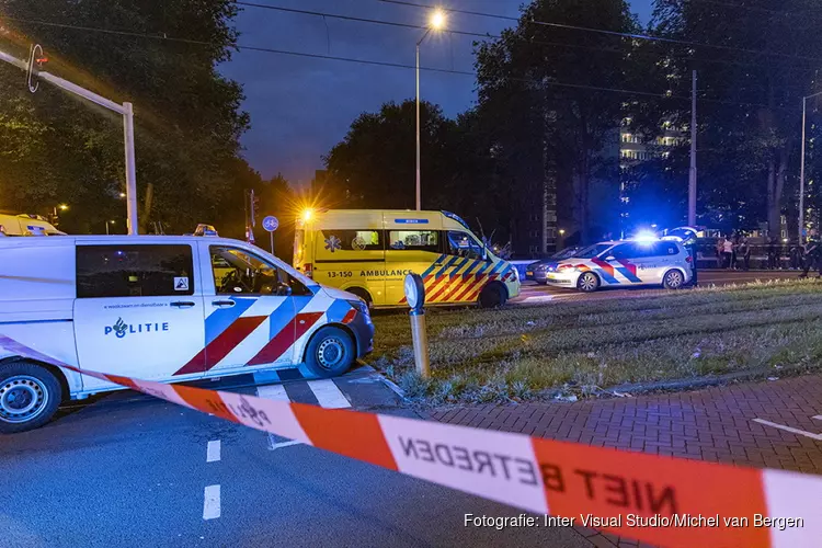 Man ernstig gewond na inslaan raam aan de Langswater in Amsterdam