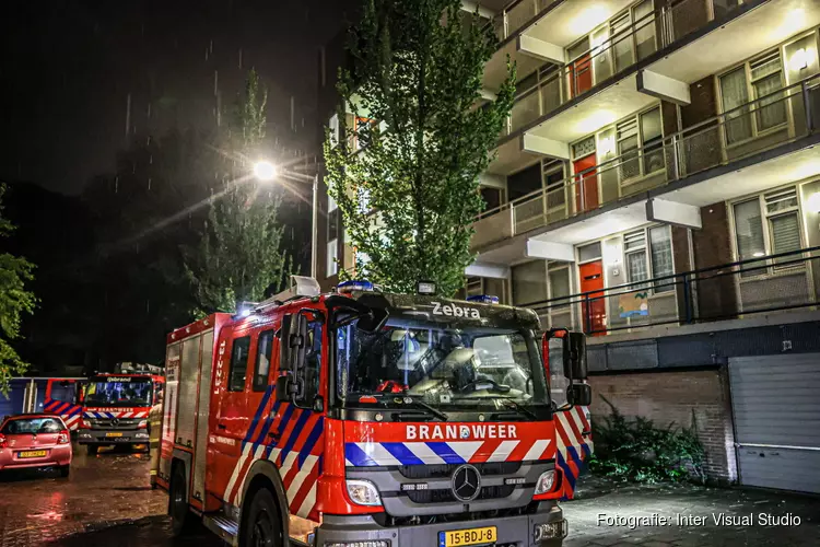 Woningbrand aan de Dekschuitstraat in Amsterdam-Noord