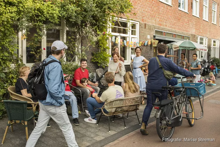 Een goed gesprek met de buren begint op een BuurtBankje