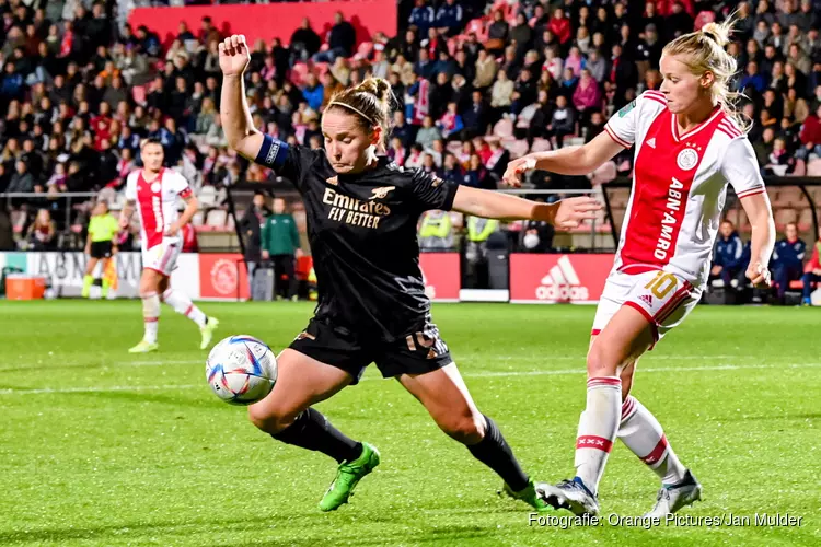 Ajax Vrouwen uitgeschakeld door Arsenal door goal Miedema