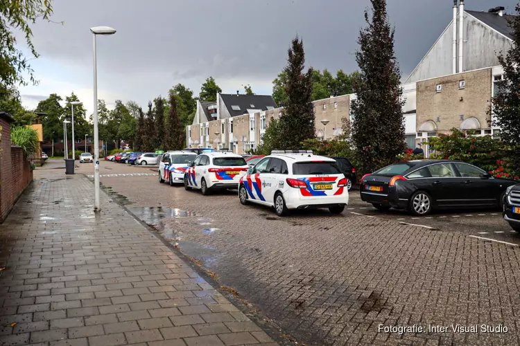 Gezin en politieagenten houden twee overvallers aan; Amsterdam Zuid-Oost