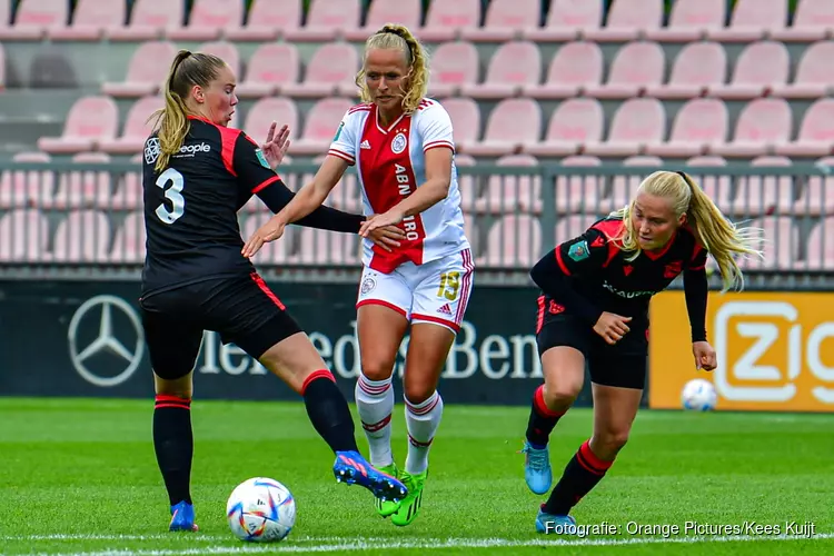 Ajax Vrouwen spelen frustratie van zich af met zevenklapper tegen SC Heerenveen