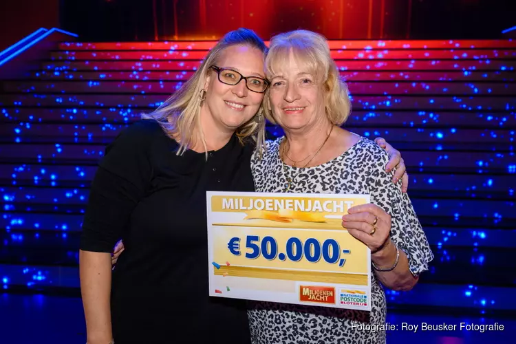 Gouden Bel levert Joyce uit Amsterdam 50.000 euro op bij tv-show Postcode Loterij Miljoenenjacht