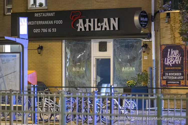 Veel schade na explosie bij restaurant in Amsterdam