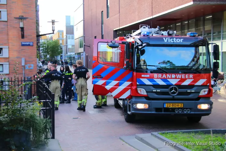 Brand in schoolgebouw in Amsterdam-Oost