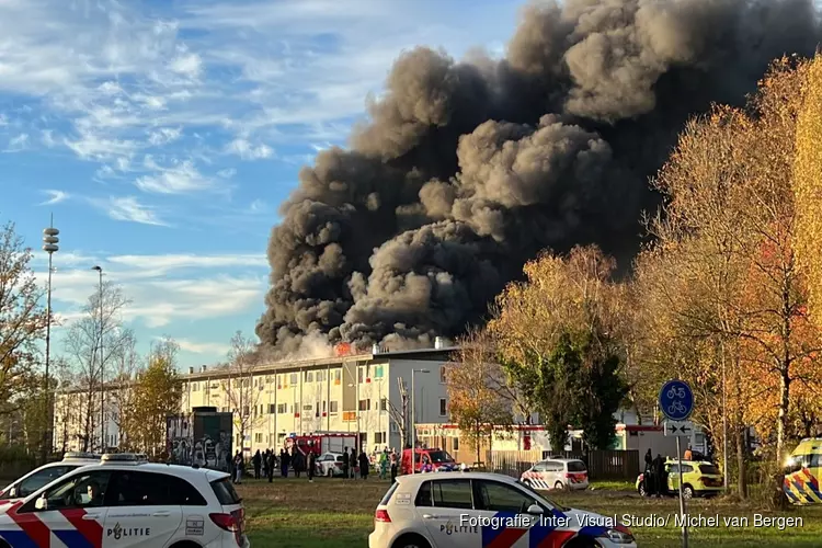 Zeer grote brand in Voetbalstraat Amsterdam