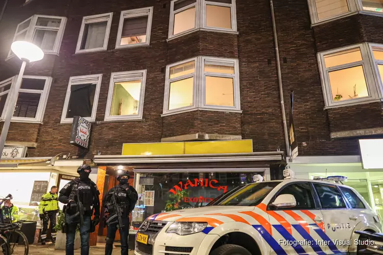 Politie-inval in woning Jan van Galenstraat