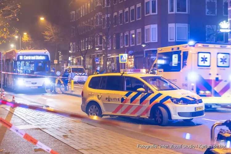 Automobilist vlucht na aanrijding met fietser en scooterrijder