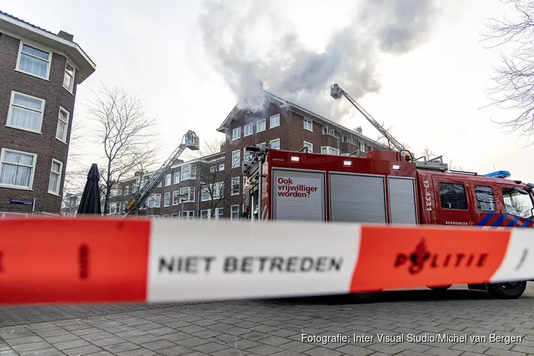 Pand in Amsterdam-Zuid ontruimd vanwege grote brand