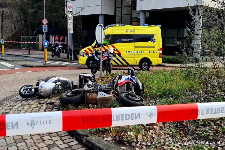 Motoragent en scooterrijder onderuit na achtervolging