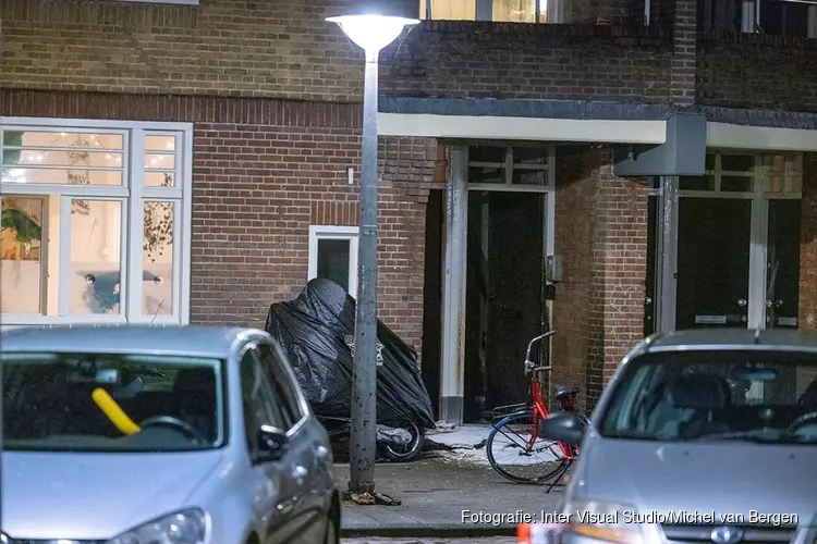 Explosie voor portiekdeur aan Oude-IJselstraat Amsterdam