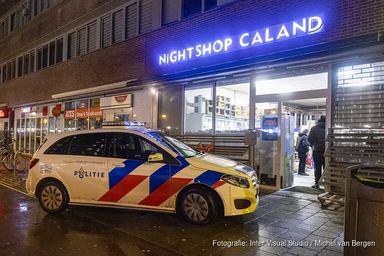 Avondwinkel overvallen in West; politie zoekt getuigen