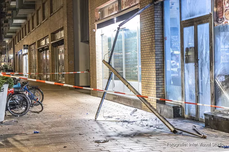 Schade na explosie supermarkt Hoofdweg