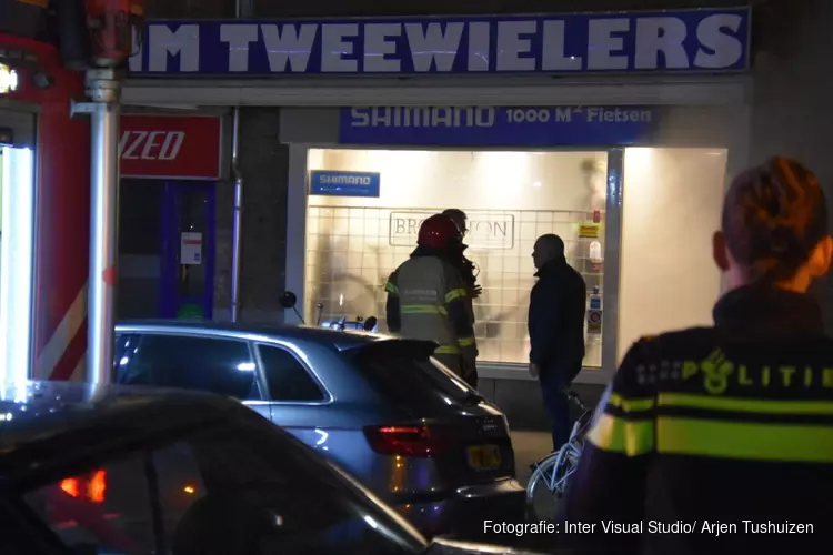 Grote brand in fietsenwinkel Amsterdam