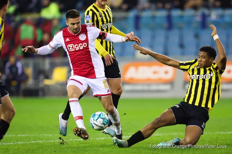 Ajax pakt ook bij Vitesse een driepunter