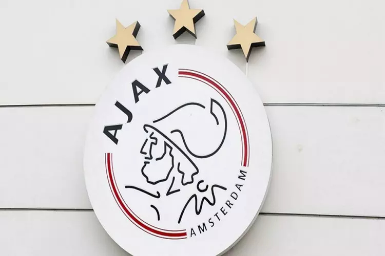 Ajax contracteert Skye Vink