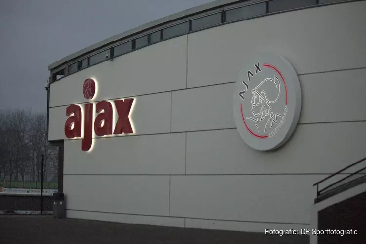 Jong Ajax in eigen huis onderuit tegen TOP Oss