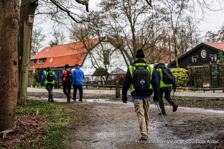 Veteranen Search Team in Amsterdamse Bos zoekt naar vermiste vrouw uit Haarlem