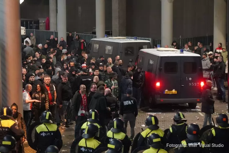 36 maanden gevangenisstraf voor gooien mortierbom in Johan Cruijff ArenA