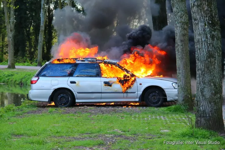 Auto in brand op Perenpad in Amsterdam