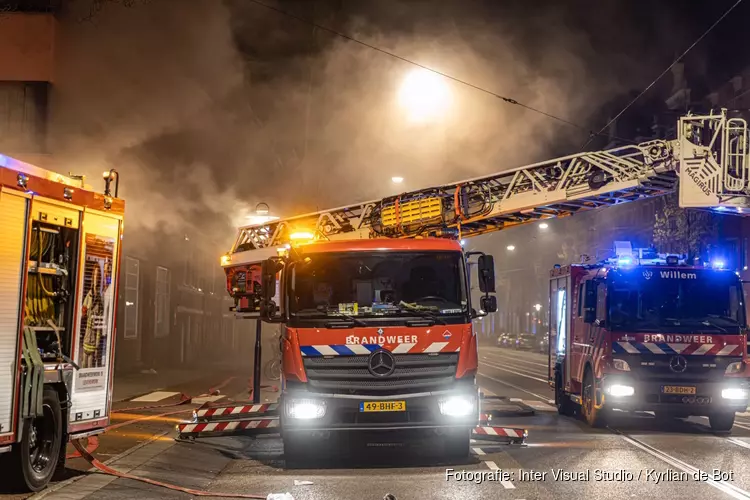 Grote brand aan Wijttenbachstraat in Amsterdam