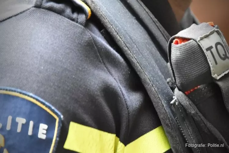 Politie houdt 154 AZ-supporters aan vanwege groepsbelediging