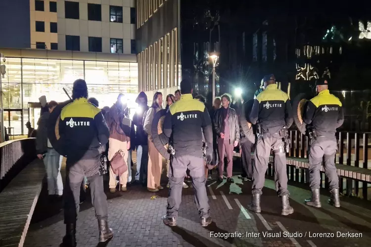 Meerdere demonstranten aangehouden bij bezetting UvA-gebouw