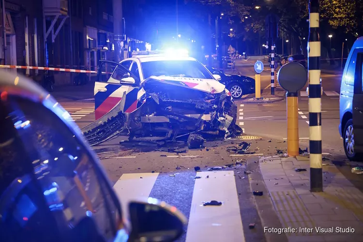 Verkeersongeval tussen politievoertuig en Caddy