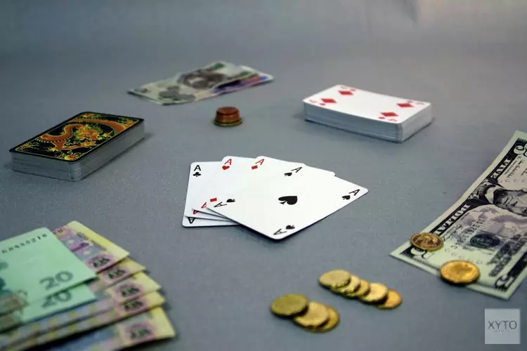 Politie Amsterdam pakt elf verdachten op vanwege illegaal pokeren