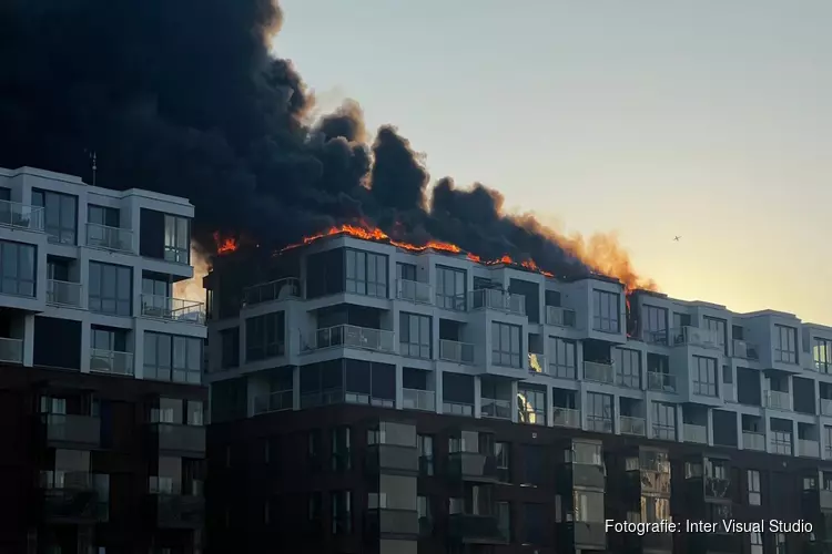 Woningen Amsterdam waarschijnlijk nog jaren onbewoonbaar na verwoestende brand