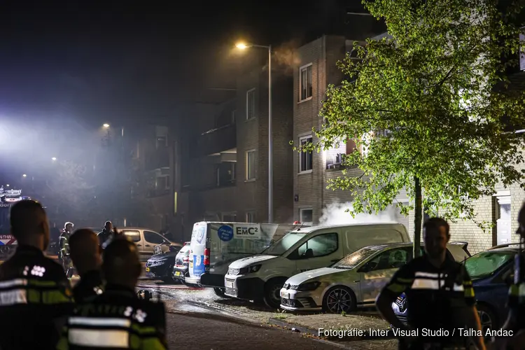 Bestelbus uitgebrand aan de Overleg in Amsterdam-Osdorp