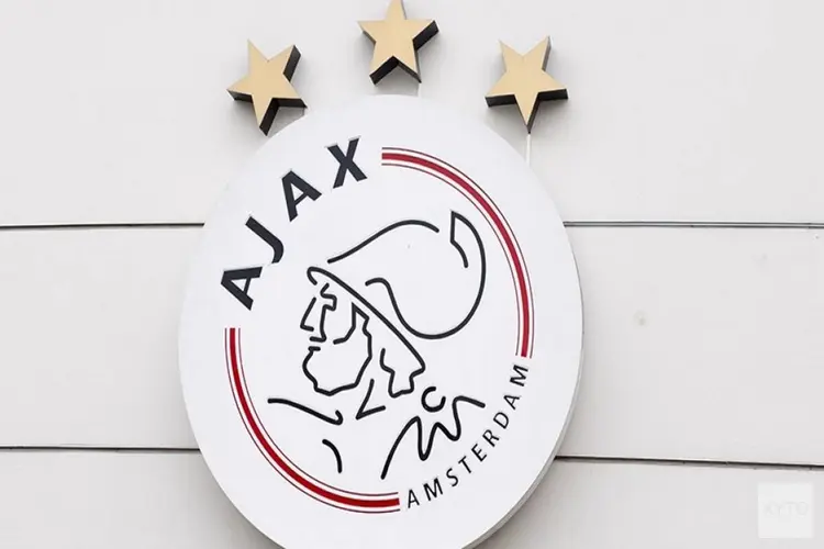 Mika Godts verlengt contract  bij Ajax